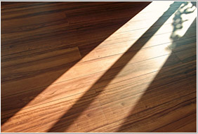 フロアコーティングとワックスは何が違うのか