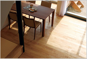 他のフロアコーティングとの違い